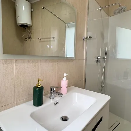 Urban Serenity Skyline Premium - Blloku تيرانا