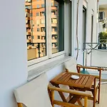 Appartamento Urban Serenity Skyline Premium - Blloku Tirana