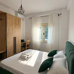 Urban Serenity Skyline Premium - Blloku Appartamento