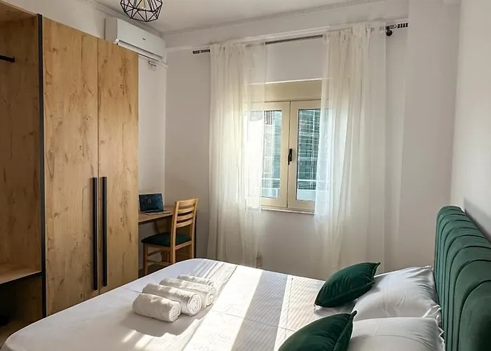 Urban Serenity Skyline Premium - Blloku Appartamento