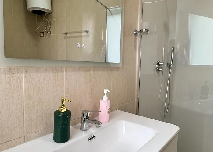 Urban Serenity Skyline Premium - Blloku Tirana